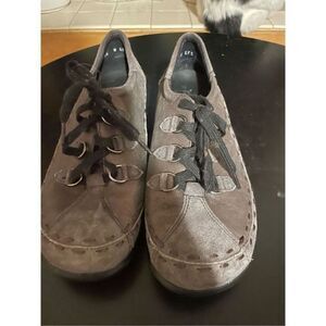 Ziera Walking Shoes (SZ 8)